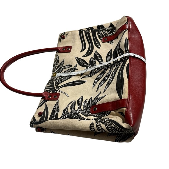 Victoria’s Secret canvas tote in cream with green leaves - Picture 7 of 9